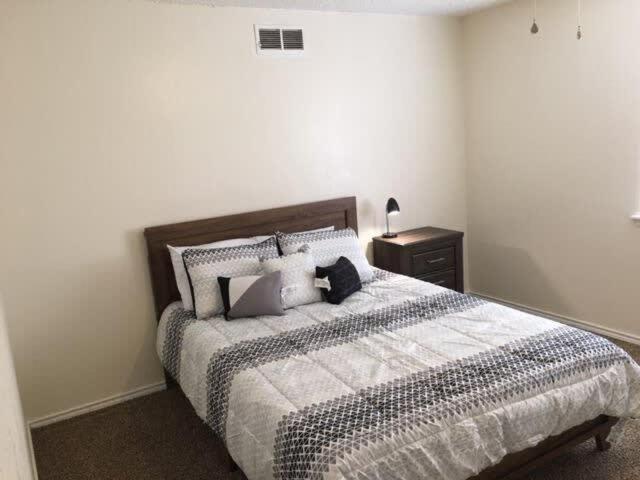 Quiet Townhouse Close To Fort Sill! Lawton Buitenkant foto