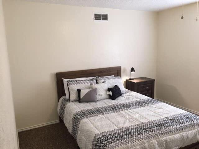 Quiet Townhouse Close To Fort Sill! Lawton Buitenkant foto