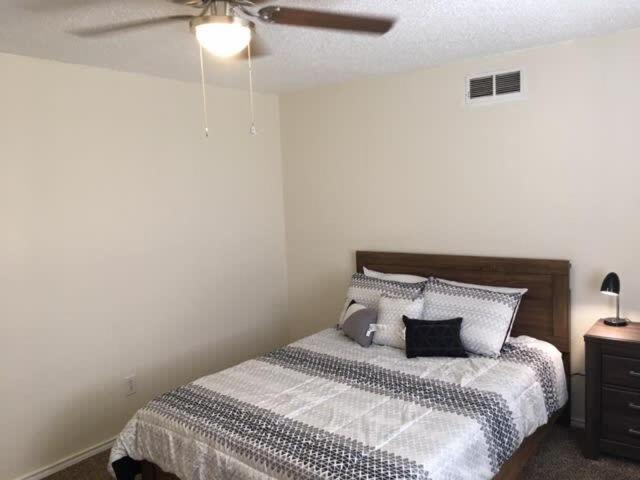 Quiet Townhouse Close To Fort Sill! Lawton Buitenkant foto