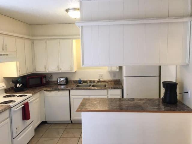 Quiet Townhouse Close To Fort Sill! Lawton Buitenkant foto